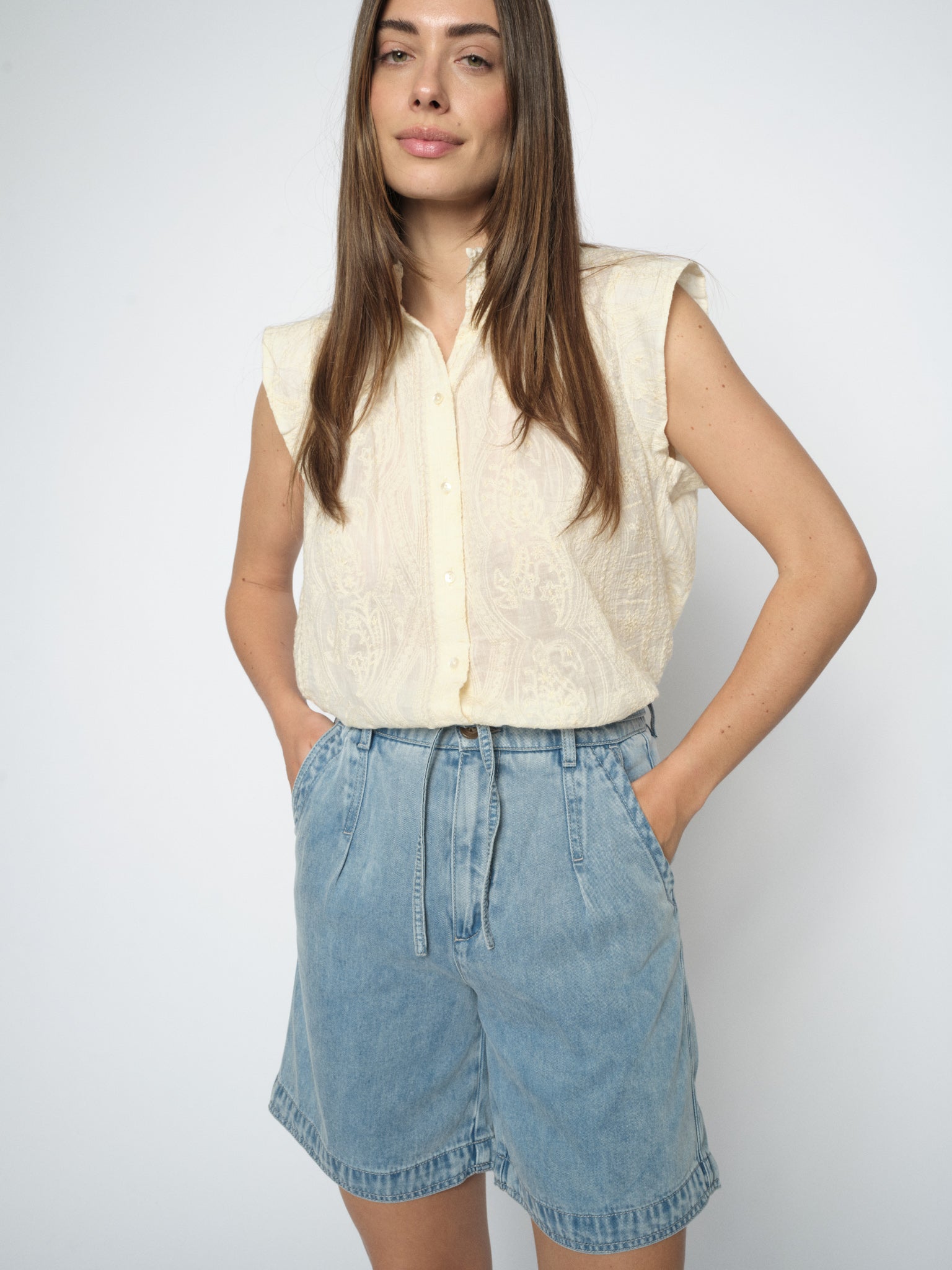 Modelshot / Light Blue / Detail